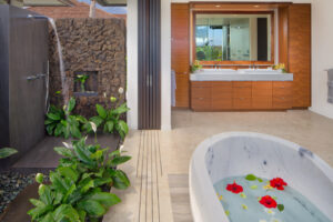 Hualalai Modern home design by Henderson Design Group